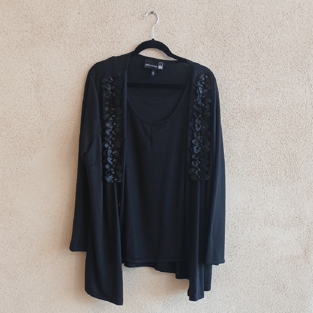 Antthony Classic Black Top